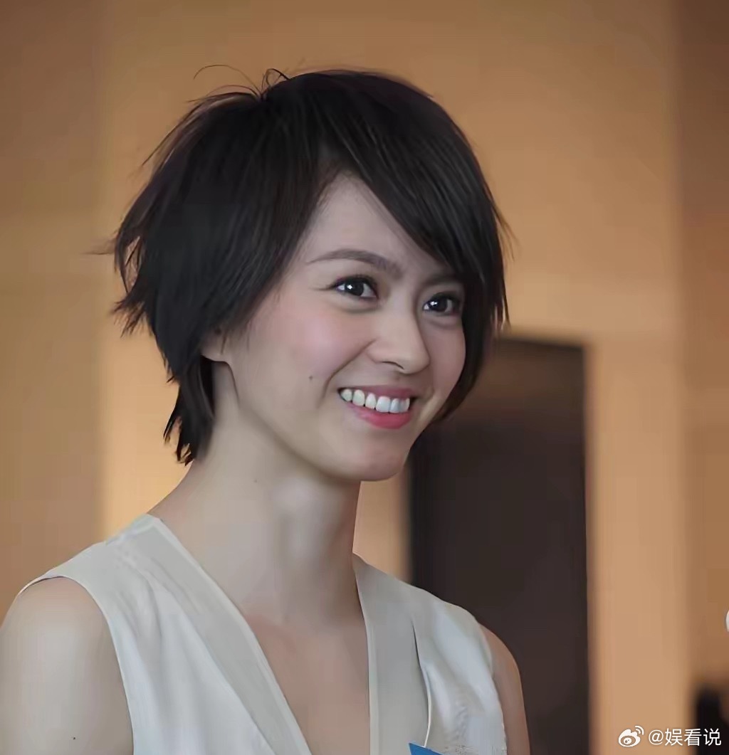 娱乐圈的脏水一旦泼上，就很难再洗干净了，哪怕事情是假的。比如网上沸沸扬扬的港圈蛋