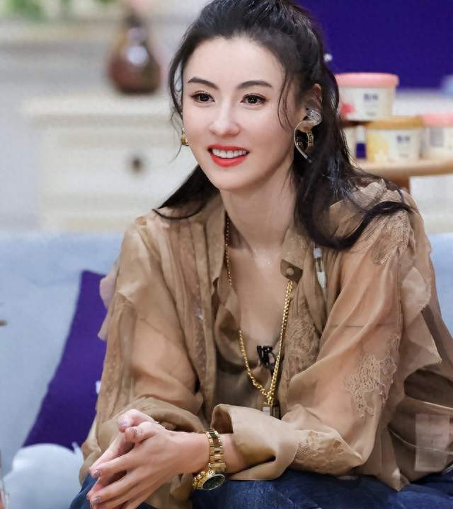 张柏芝围着孩子转，谢霆锋守着舞台，差距到底在哪里？