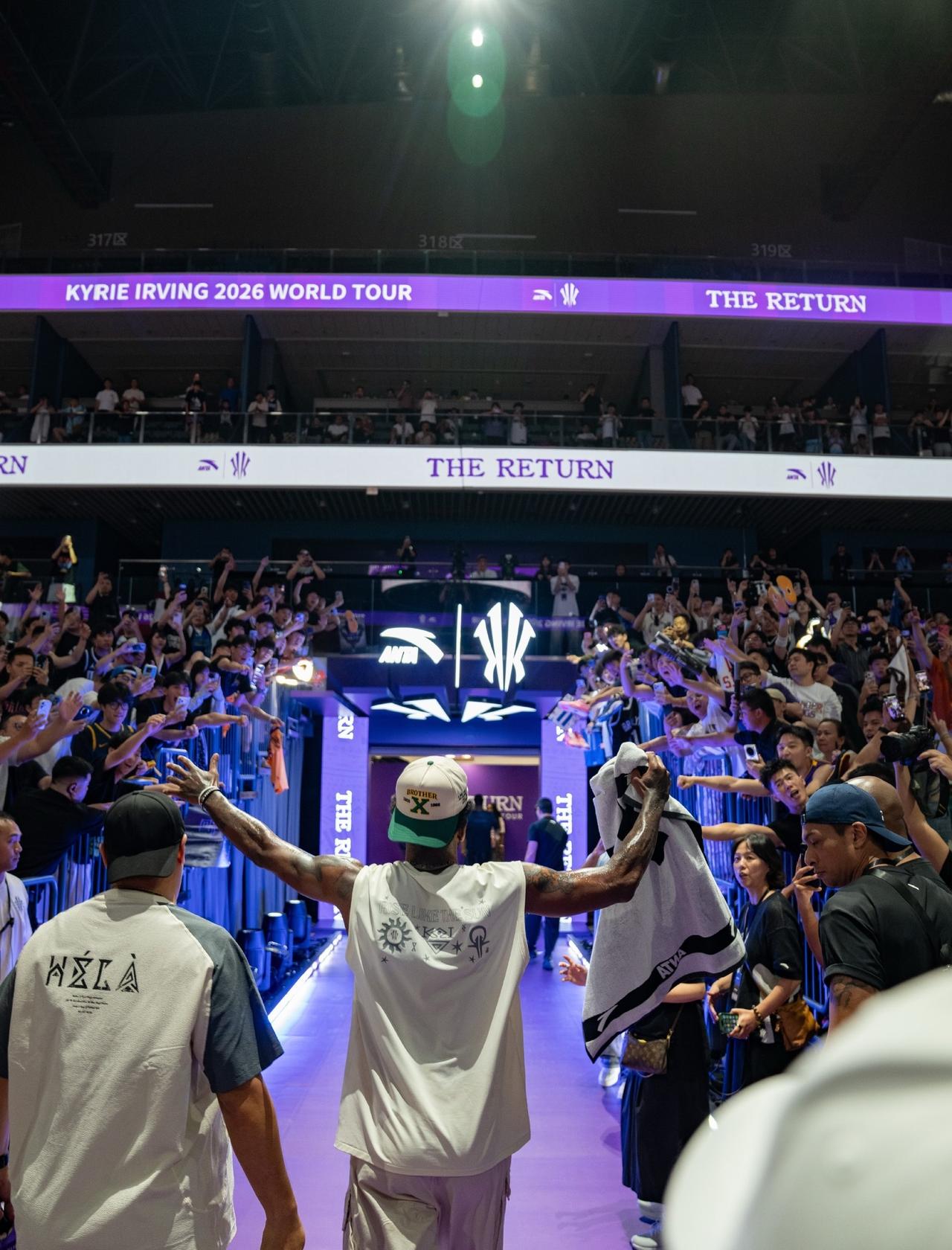 你不孤单，有@KyrieIrving 晚安🤞🏽
文哥努力康复的第550天！