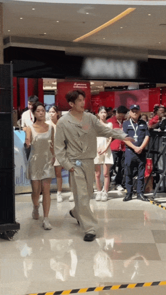 全深圳都在偶遇姚弛 深圳到底有谁在，线下有如此大帅哥看[哇]不过就算是魏王礼泰姚