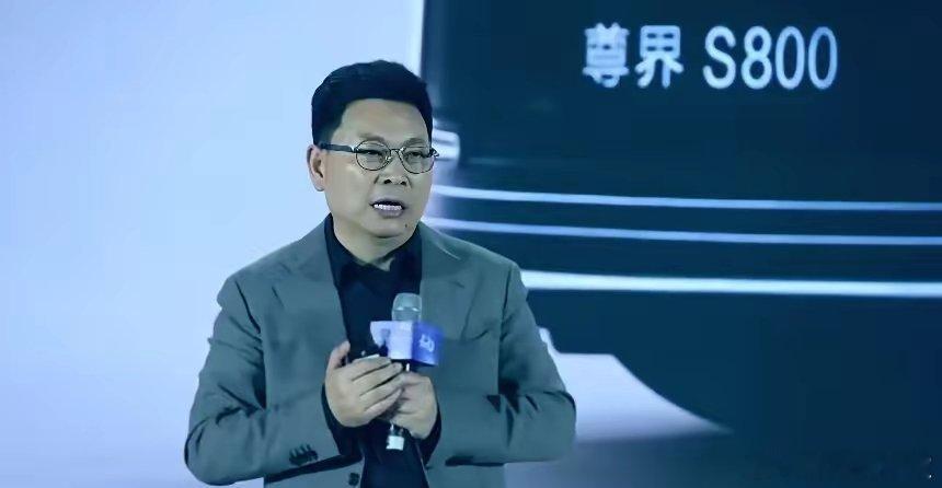 尊界S800的销量彻底失控了，这已经不是超越了，而是直接打得满地找牙。  因为你