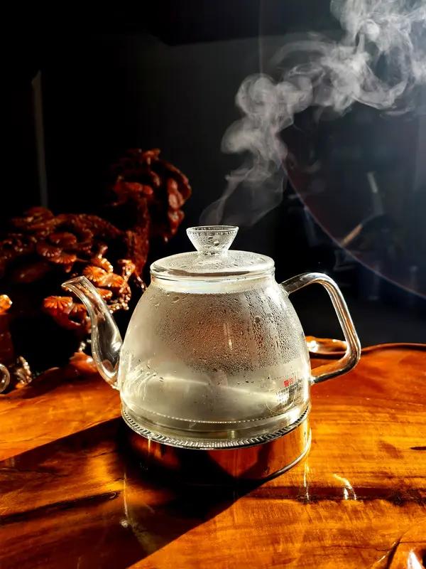 单纯嗓子干，通常是由缺水、空气干燥、说话过多所致，按以下方法做基本就能好转：
小