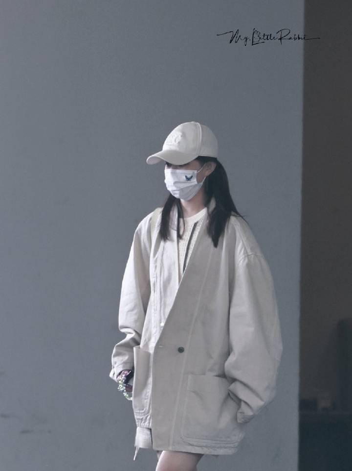赵丽颖[超话]赵丽颖恭喜赵丽颖超话阅读量破2000亿 ​​​