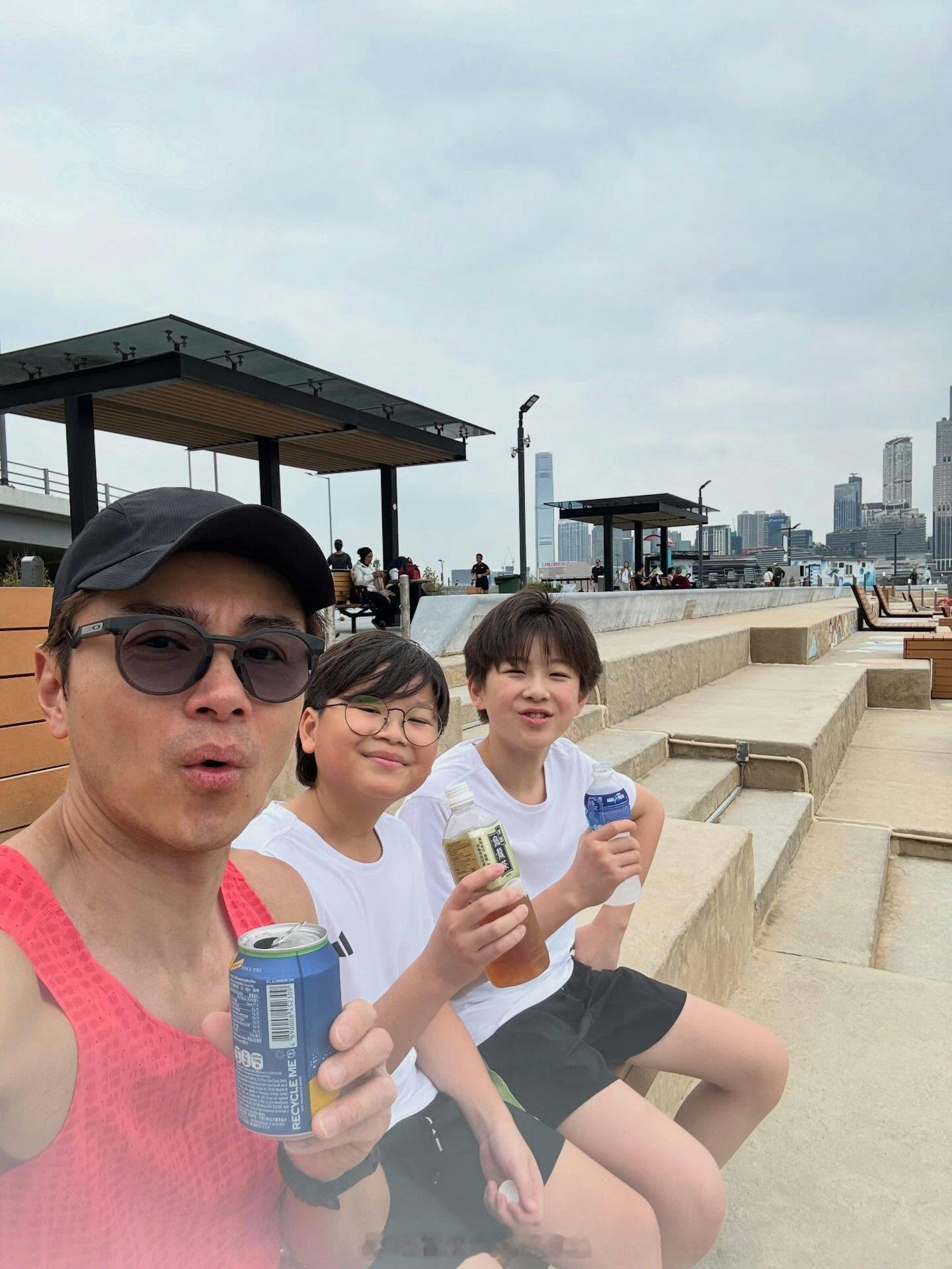 黄浩然专访｜打坐学唱歌进修演技 意外参演音乐剧突破自我去年黄浩然首度参演ViuT
