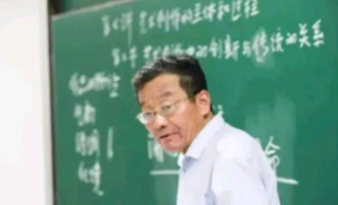 “当下两个基本问题摆在中国人眼前，一个是没有精神家园，一个是普遍的信任危机！”2