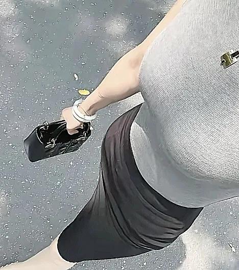 40多岁了，放家里，在家里休息是最好的选择，终于可以不用上班了。

以前上班的时
