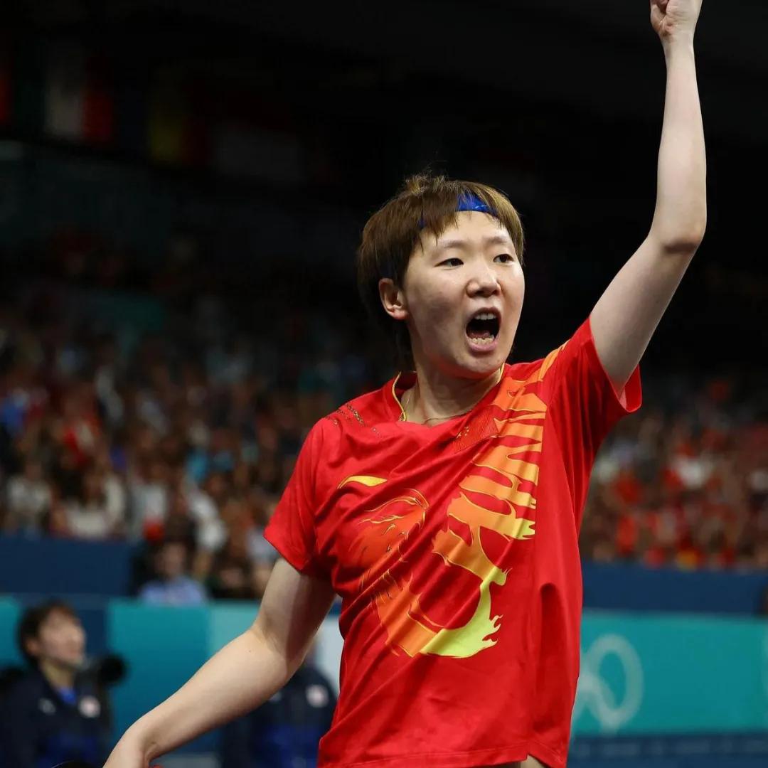 王曼昱，中国乒坛的耀眼之星。她5岁与乒乓球结缘，一路拼搏，从省队到国家队，书写着