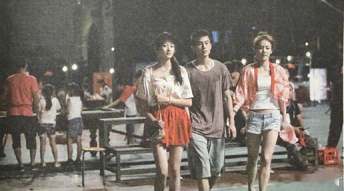 左耳时期的陈都灵马思纯杨洋不知不觉已经十年光阴了，但是青春永不散场！恭喜《左耳》