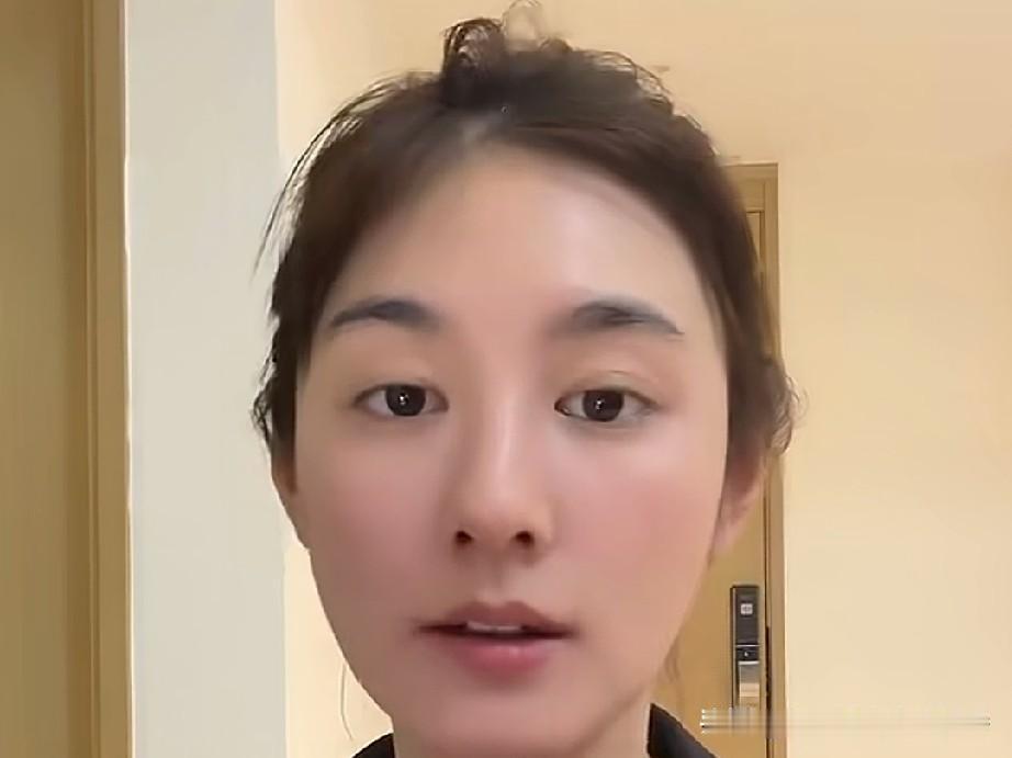 在巜主角》里扮演楚嘉禾的演员名叫韩沛颖，她是安徽合肥人，毕业于中央戏曲学院，她演