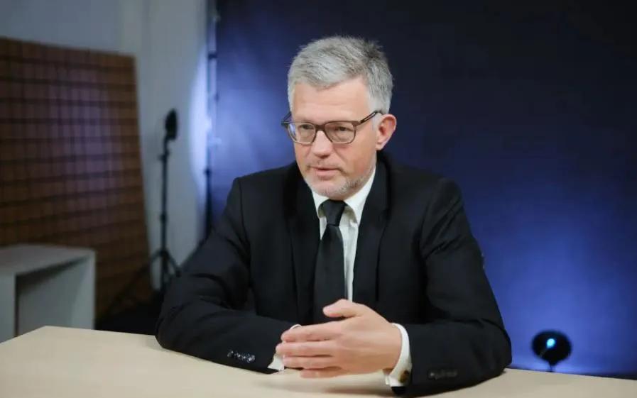 乌克兰常驻联合国代表安德烈·梅尔尼克在接受乌克兰媒体采访时承认，俄罗斯正在重获其