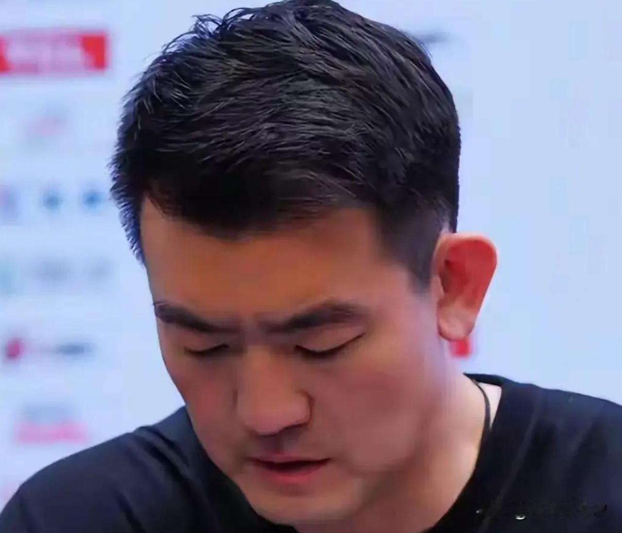 广厦输给上海，最让人堵的不是实力差，而是明明牌面吃亏，还打得像自己有退路

很多