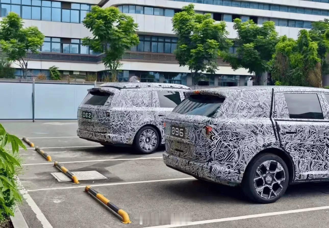 小米“寻天”系列 SUV 的更多谍照曝光：1、两款SUV，分别是五座和七座2、基