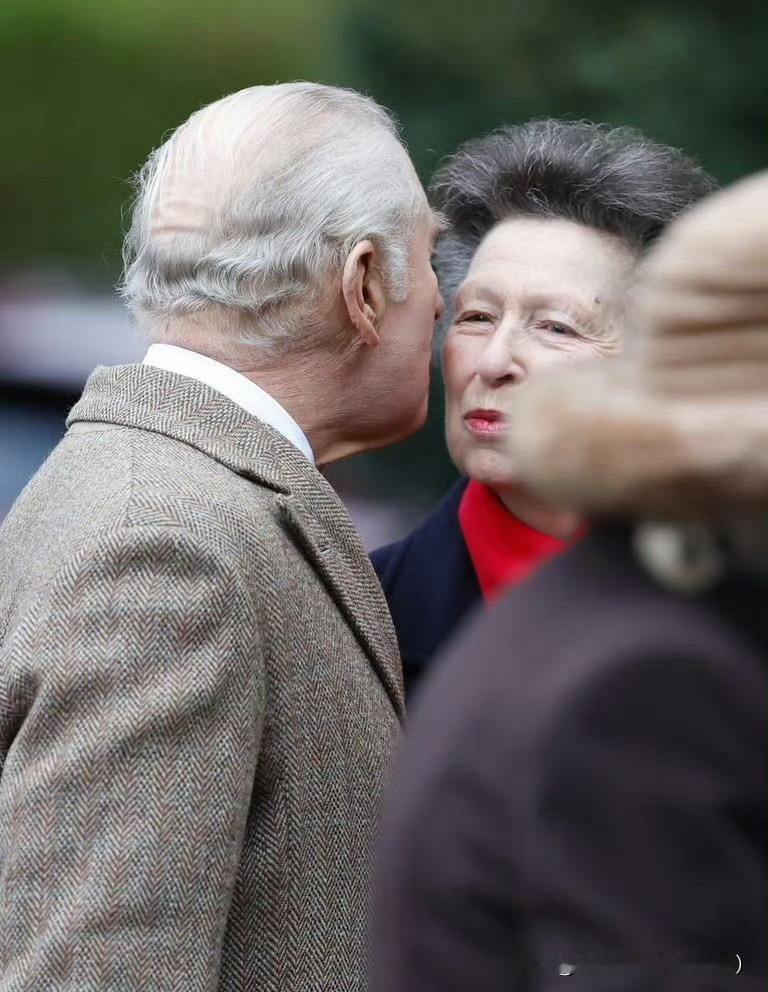 这周的周日礼拜活动，哥哥夫妻俩带着妹妹夫妻俩，哥哥和妹妹关系真好！