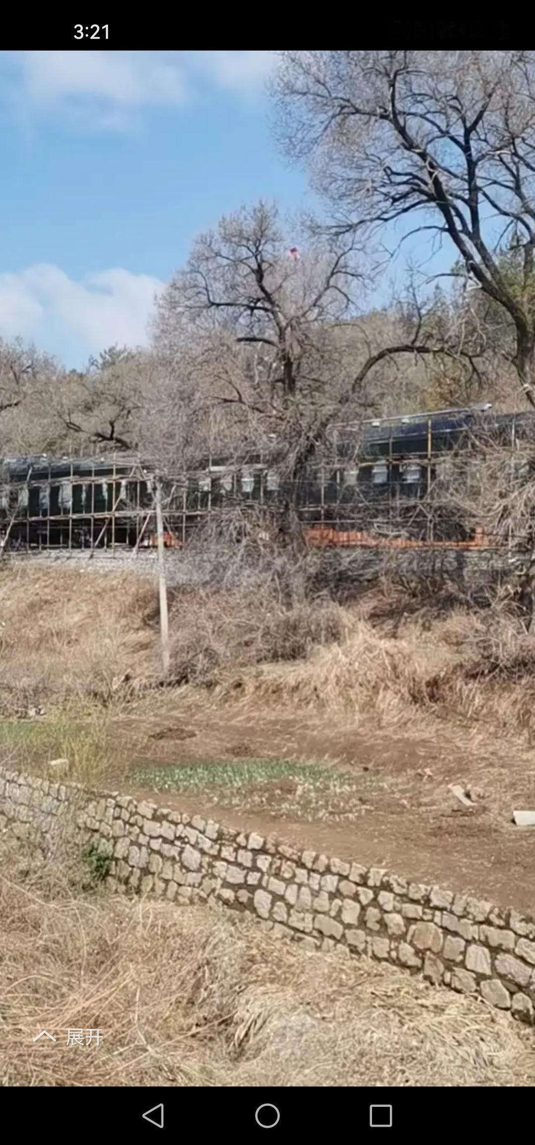 近日，吉林市阿什隧道的老火车建设工程启动，要打造火车集市，期待早日竣工！
近日，