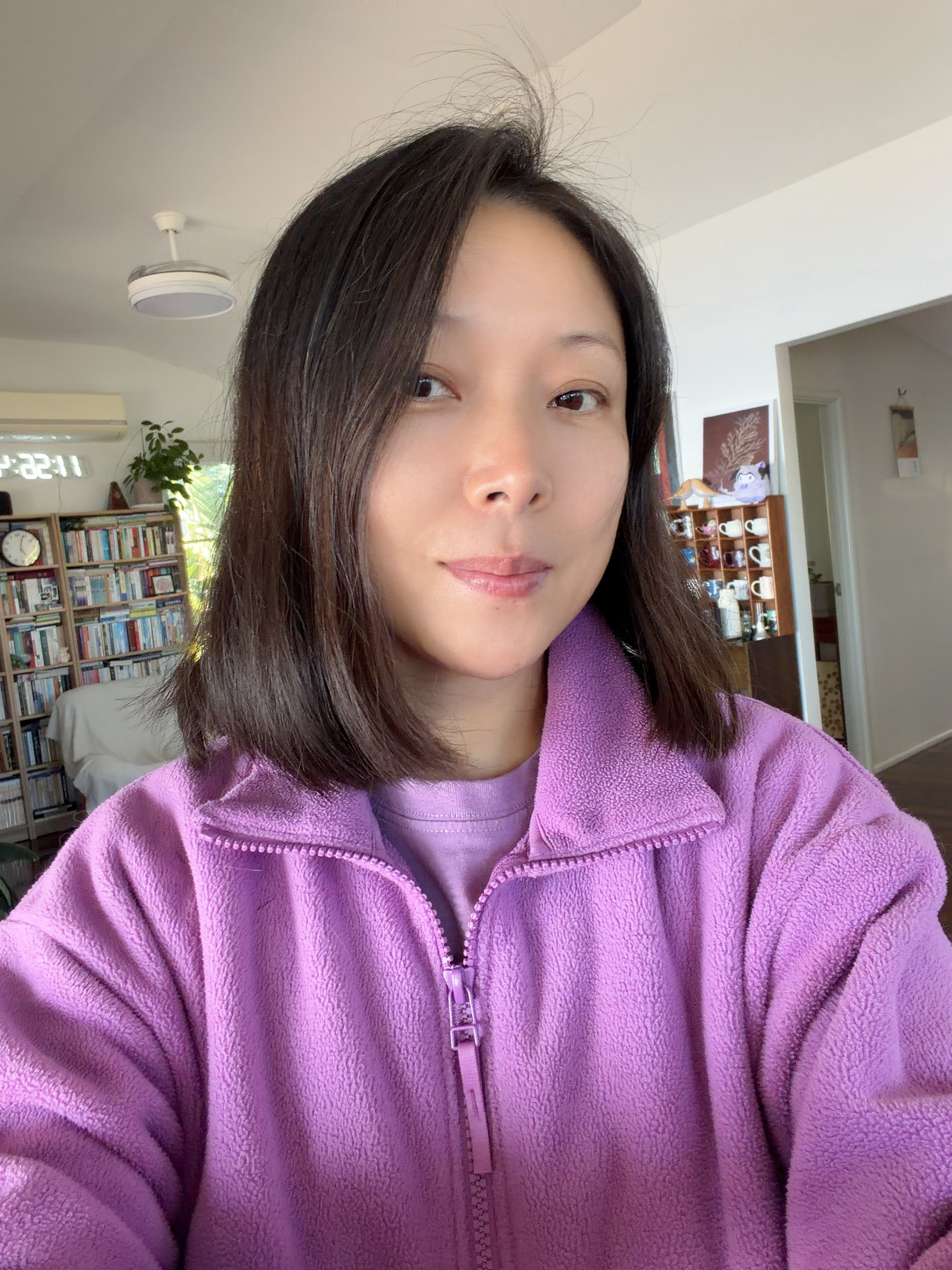 徐同学又给我理发💇🏻♀️了前几年也是他给我剪的。我已经好多年没去过理发店了。