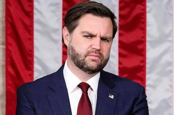 美国二把手终于发飙了！他曾经直接放话：如果中国把美国超了，别怨中国，得怨美国领导