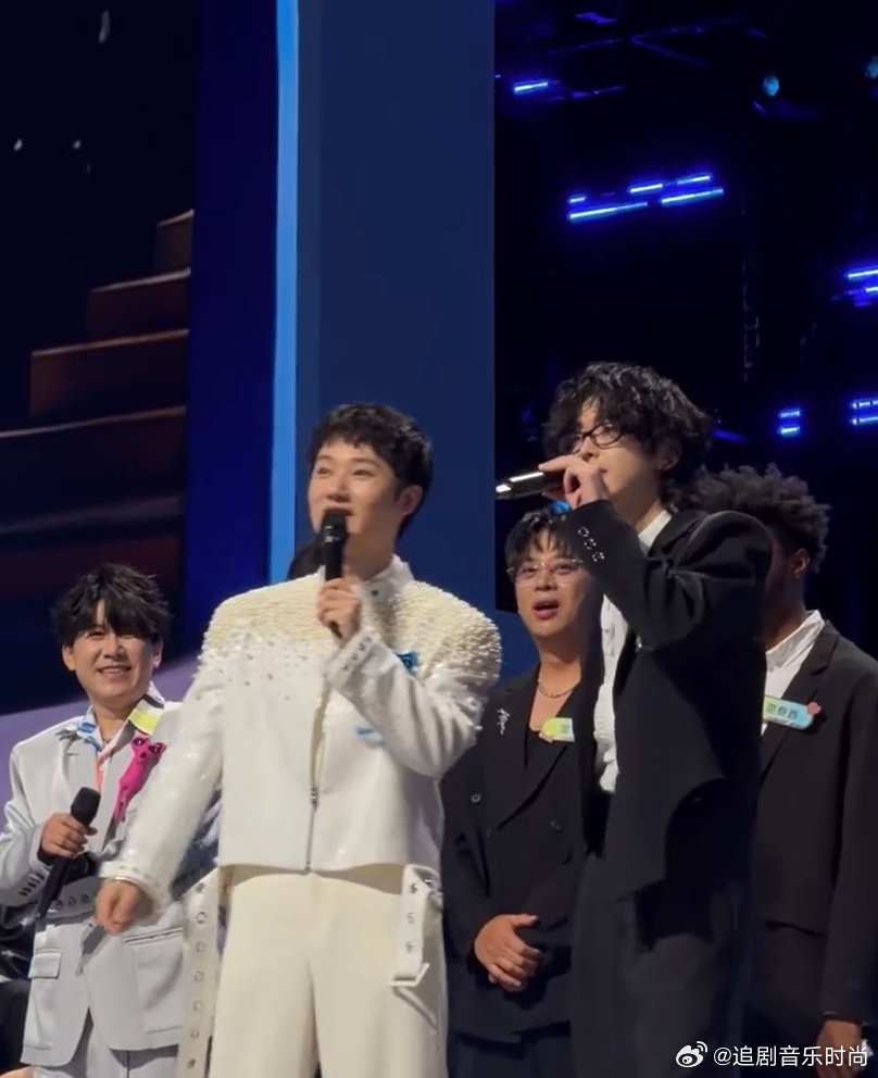 蒋敦豪杨润泽飚高音飚到笑场蒋敦豪杨润泽同台化学反应太强了！唱《再次爱上你》高音飙