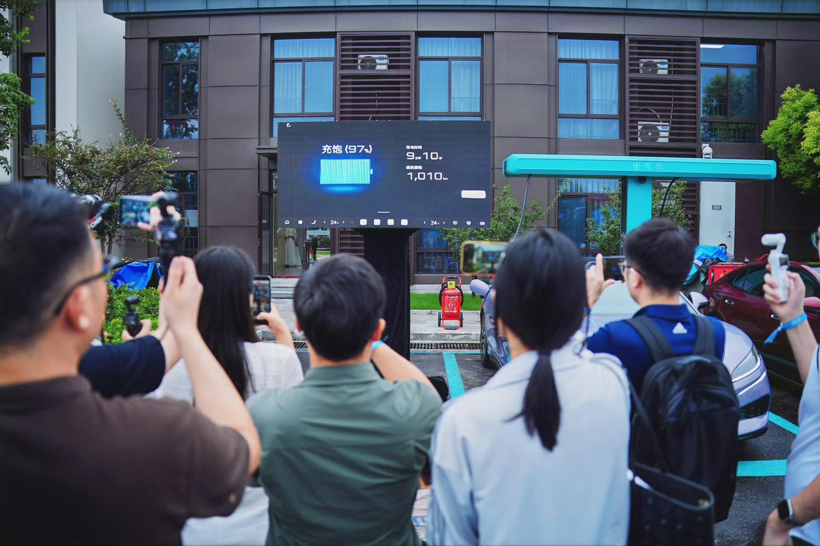 比亚迪闪充这回又整了个大动作！第2000座闪充高速站，9月24号在江苏扬州宝应服
