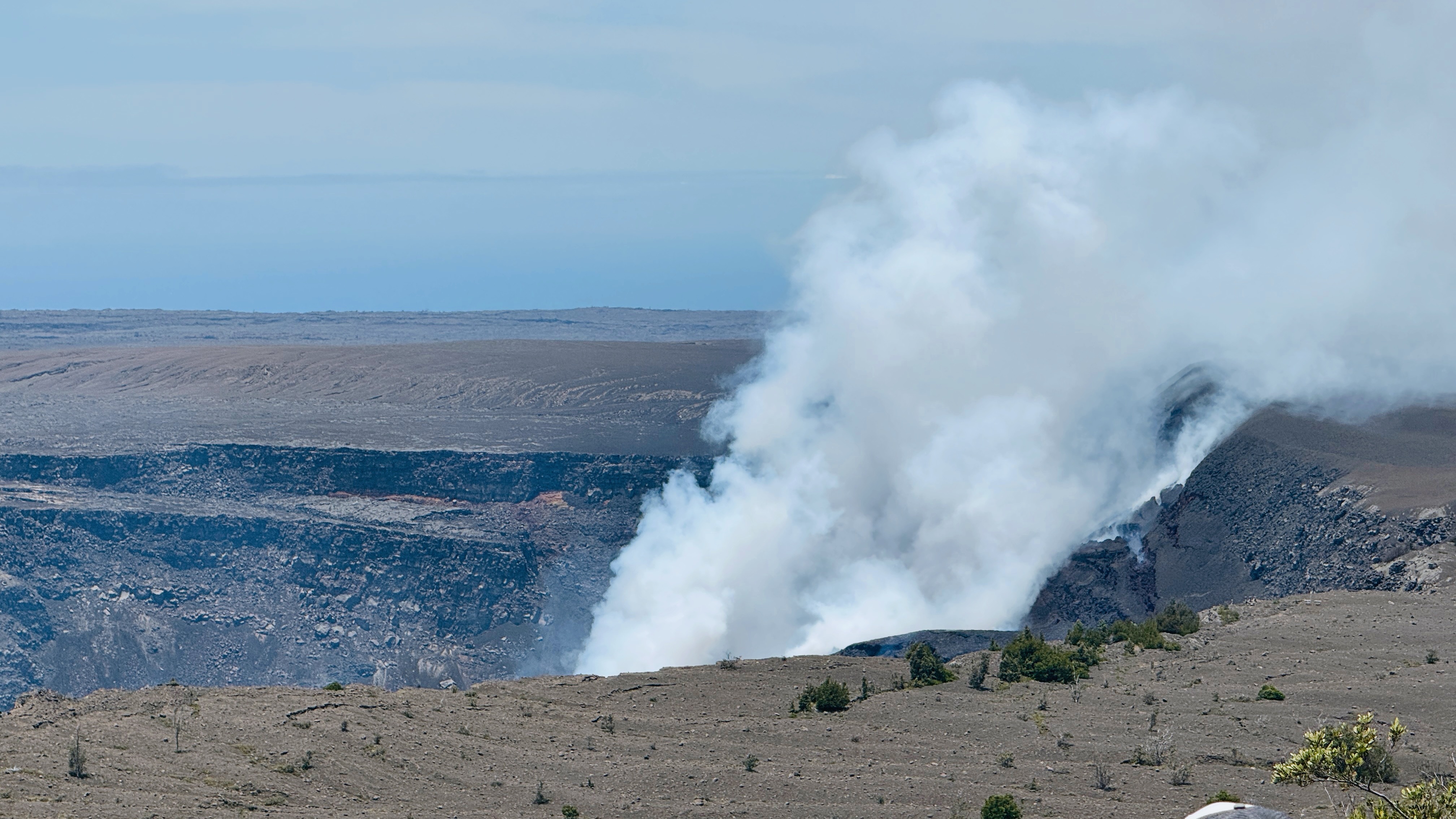 夏威夷还是有点东西的，比如活火山和海拔4000多米山顶的天文望远镜。巧的是，到大