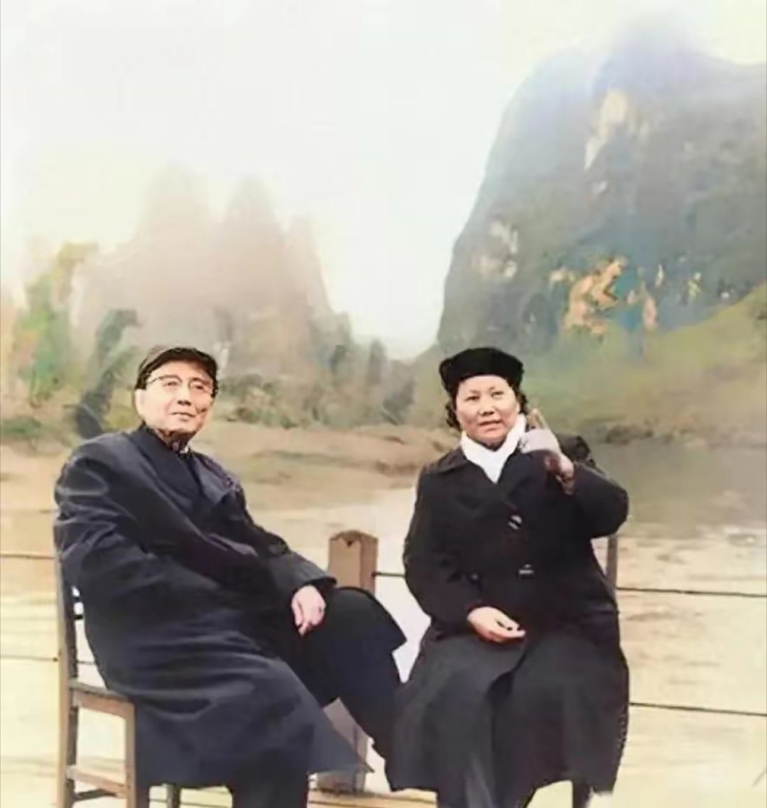 1963年，郭沫若带着妻子在桂林游玩，这也是两人最后一次出远门。​郭沫若是我国的