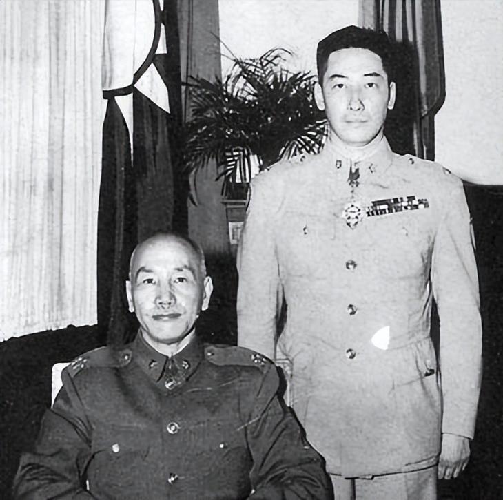 1975年，蒋纬国想升上将，求了蒋经国半天，他就是不同意，无奈之下，他想出一损招