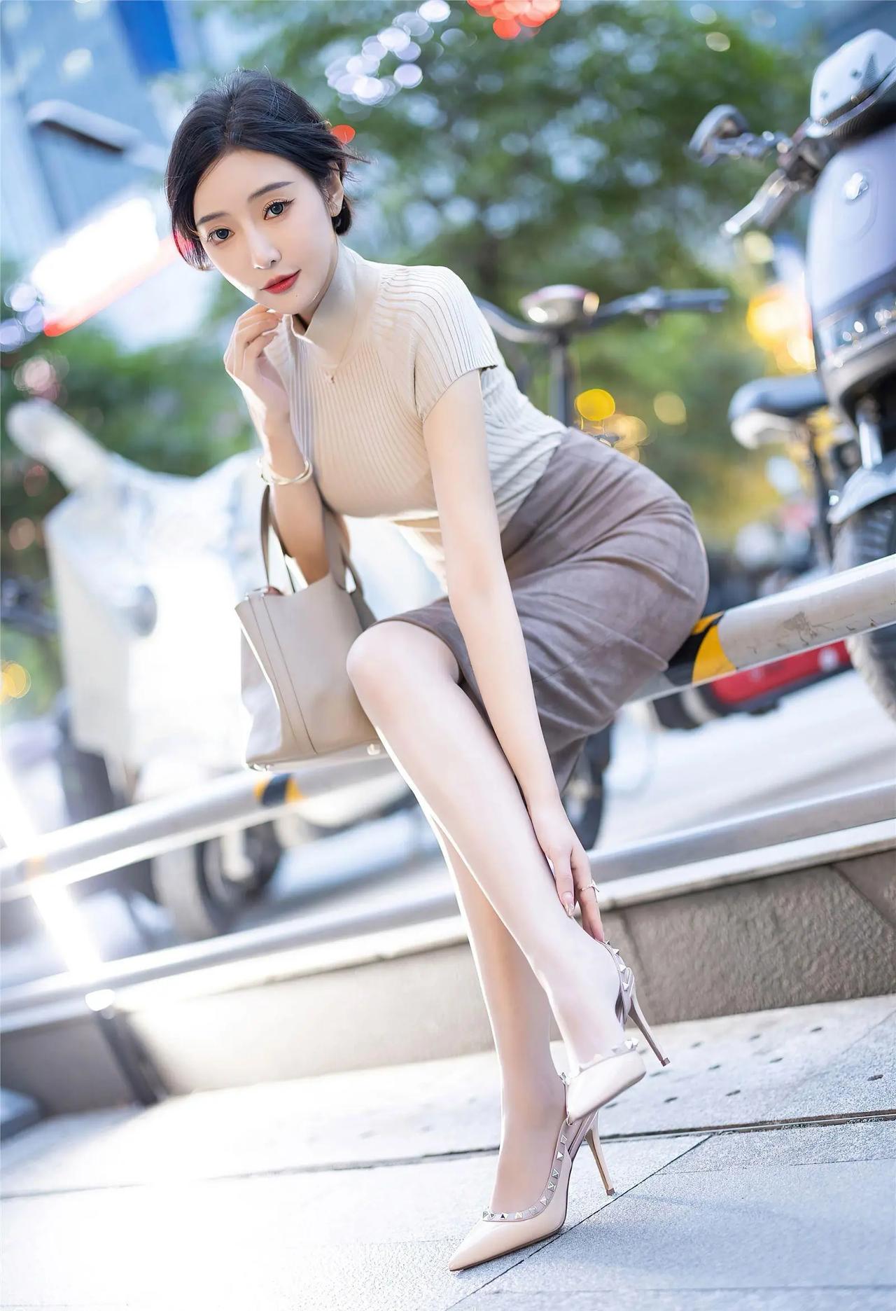 王馨瑶街拍图片。晒图笔记大赛 人像的室外摄影，穿什么衣服最上相 时尚摄影，如何选