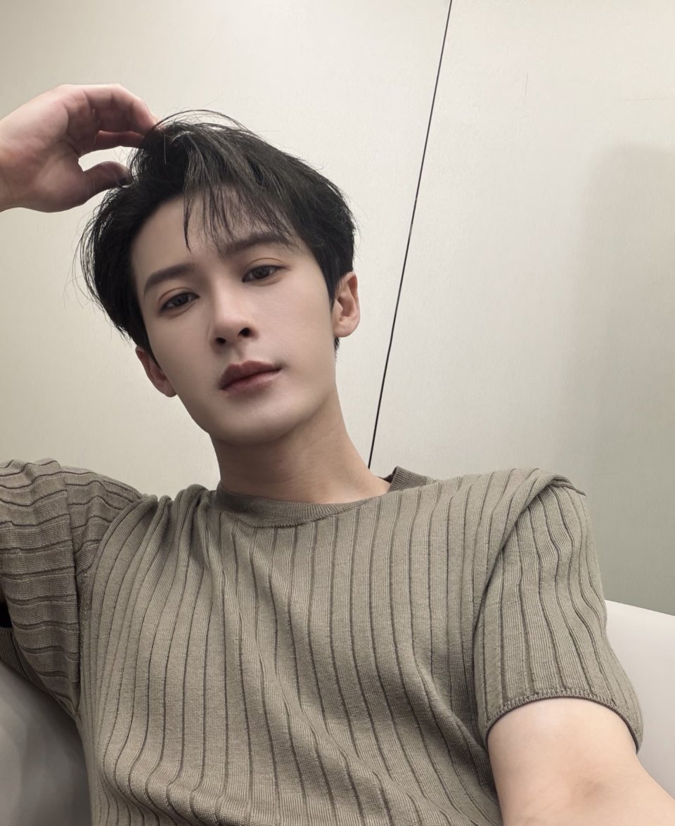 檀健次早期学校路演檀健次早期学校路演照 谁能想到曾经不出名的檀健次一下子🔥 遍