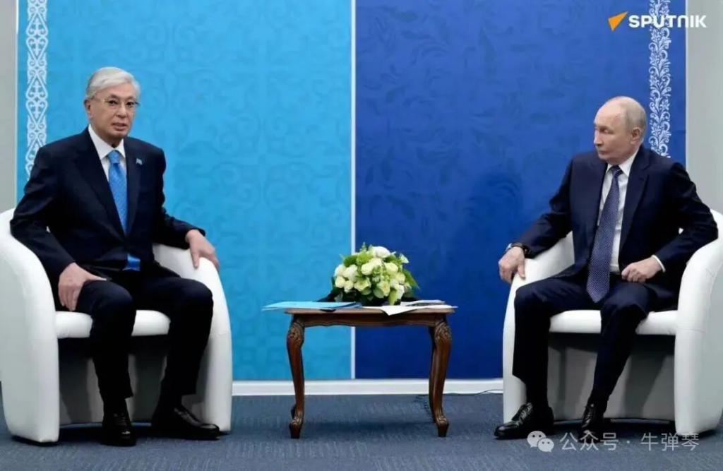 托卡耶夫没当面劝普京停战——这是误读。

这次会面是独联体框架下的常规磋商。托卡