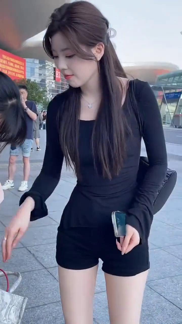 打伞了，今天打伞了吗？拿了，买了个伞。