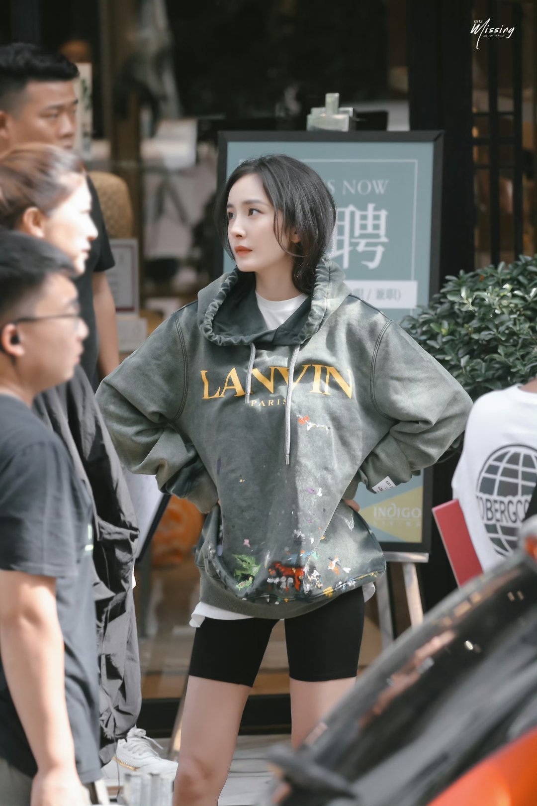 杨幂杨幂 ym杨幂哈尔滨一九四四 ym杨幂没有一顿火锅解决不了的事“我围绕着你，
