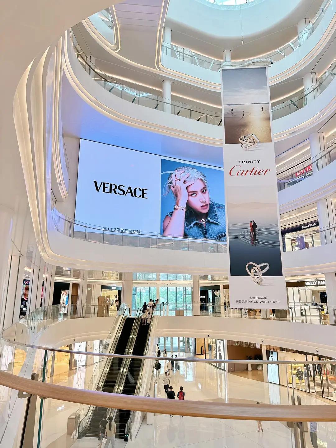 就这样都有地广铺设吗？好离谱啊.....粉丝真的饿了 ​​​