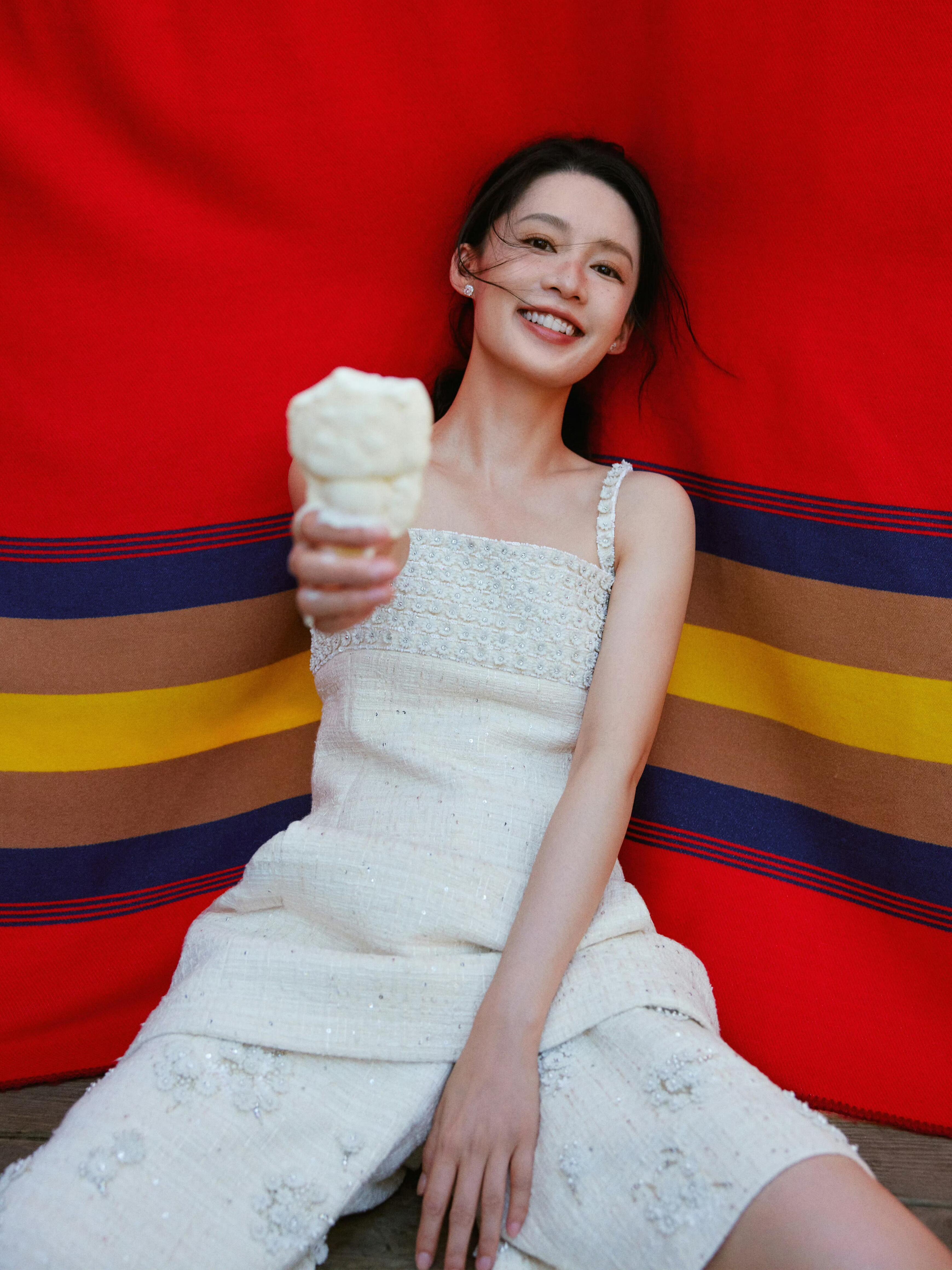李沁Prada贵气千金李沁Prada港圈大小姐驾到 沁沁今天真的美到我失语！褪去