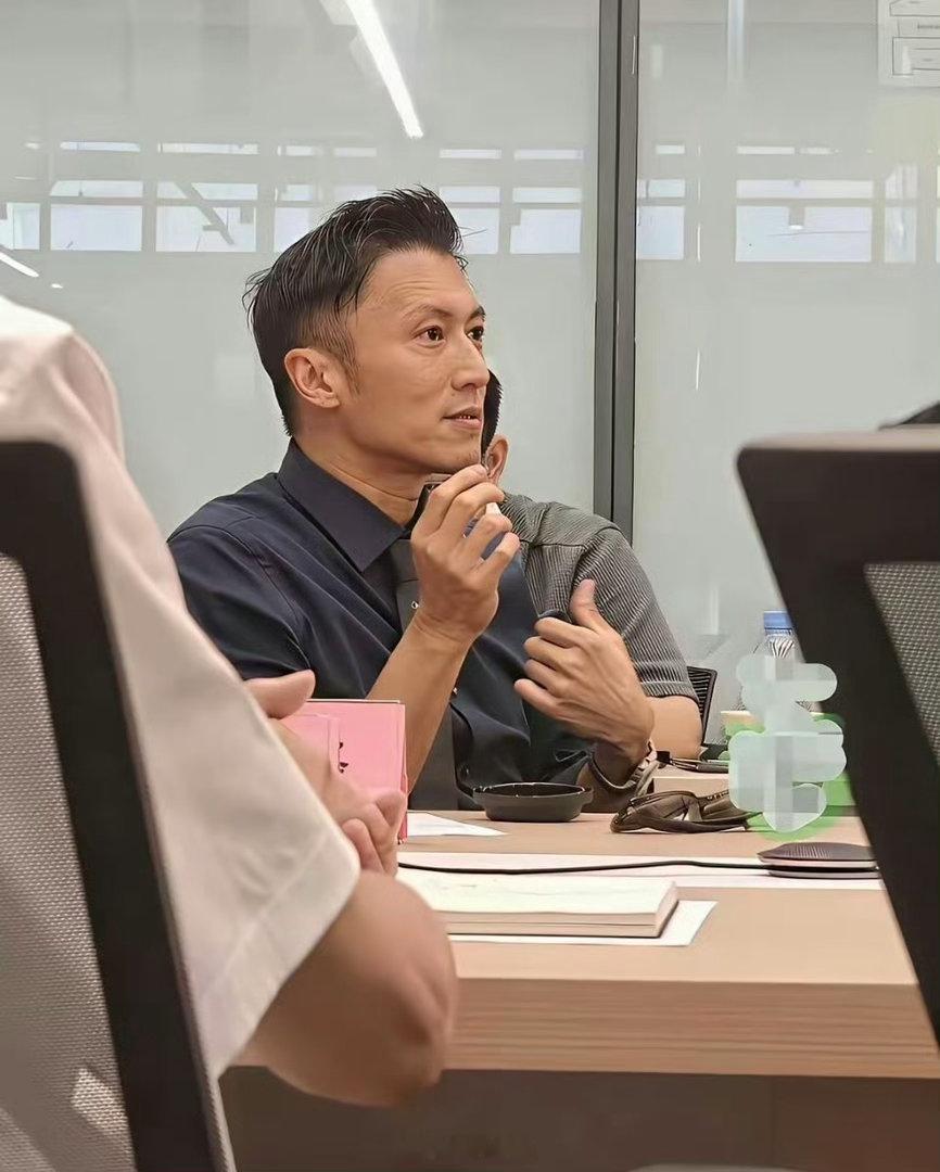 这才是真实的谢霆锋，无滤镜生图太戳人🔥谁懂啊，没有滤镜、没有精修的谢霆锋原相机