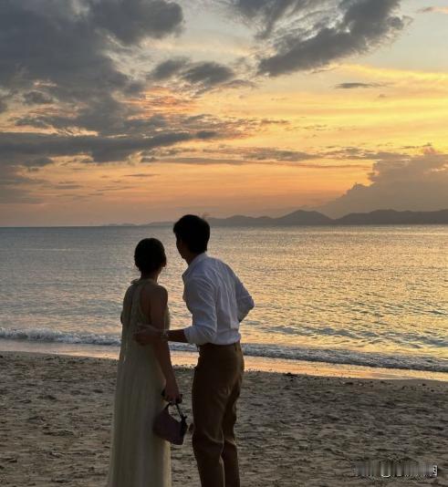 #泰国娱乐# 【James J：Foam喜欢有一个安静、简单的婚礼】James 
