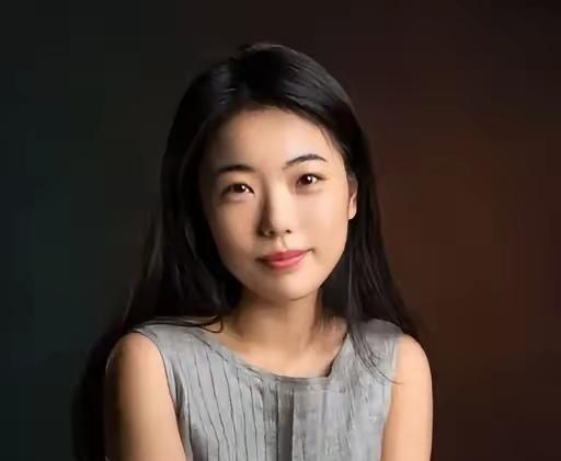 蒋方舟的论文造假门还是爆了。
其实网上早就有人对她的经历怀疑的，但架不住人家的光