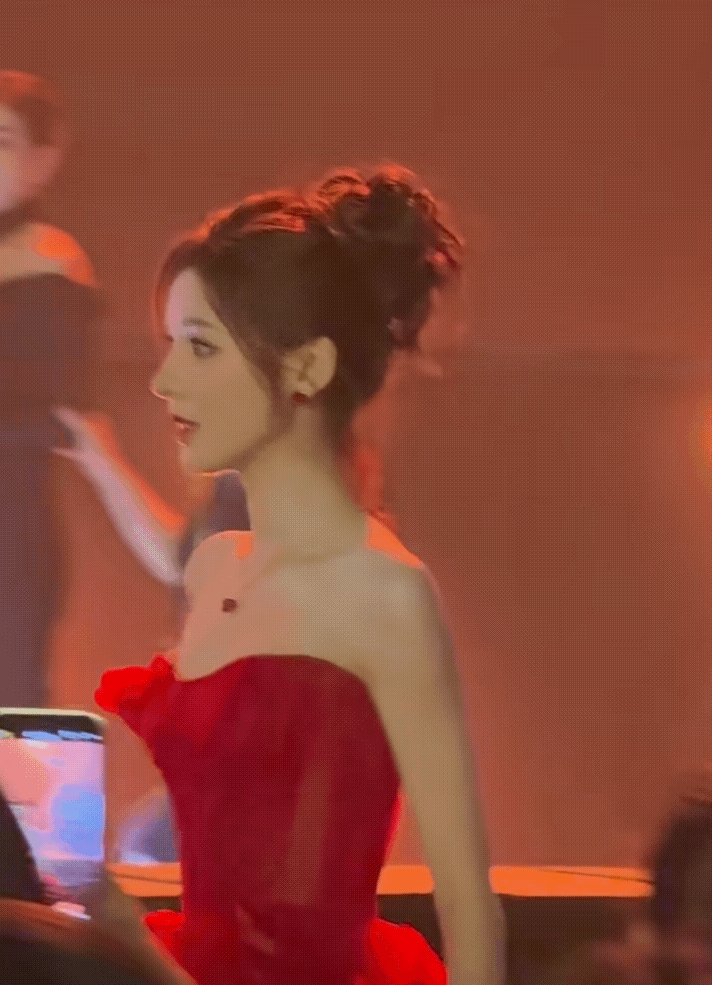 张予曦给泰娱亿点震撼【张予曦】此女是完美的 ​​​