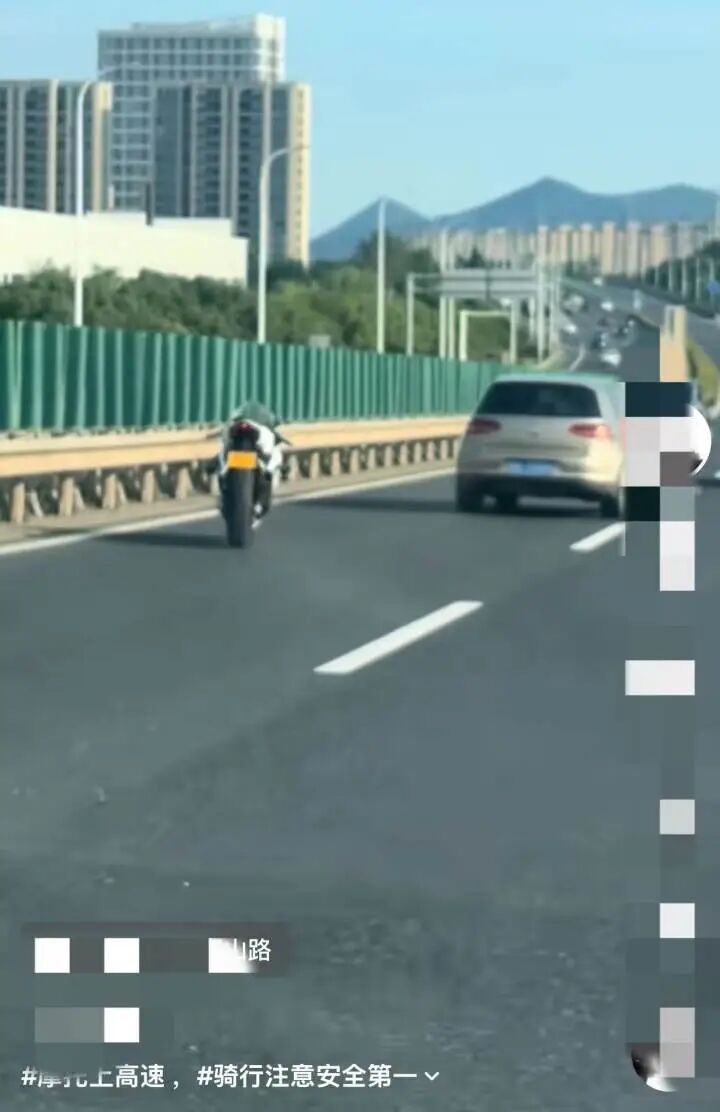 浙江湖州高架桥上惊现一辆无人驾驶的摩托车，张雪机车：居然能看