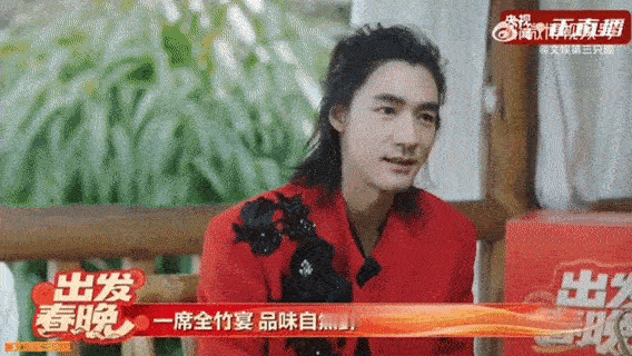 此沙马年春晚要在长江大桥骑马从小在山里骑马，到拍戏的经典马背桥段，再到马年春晚直