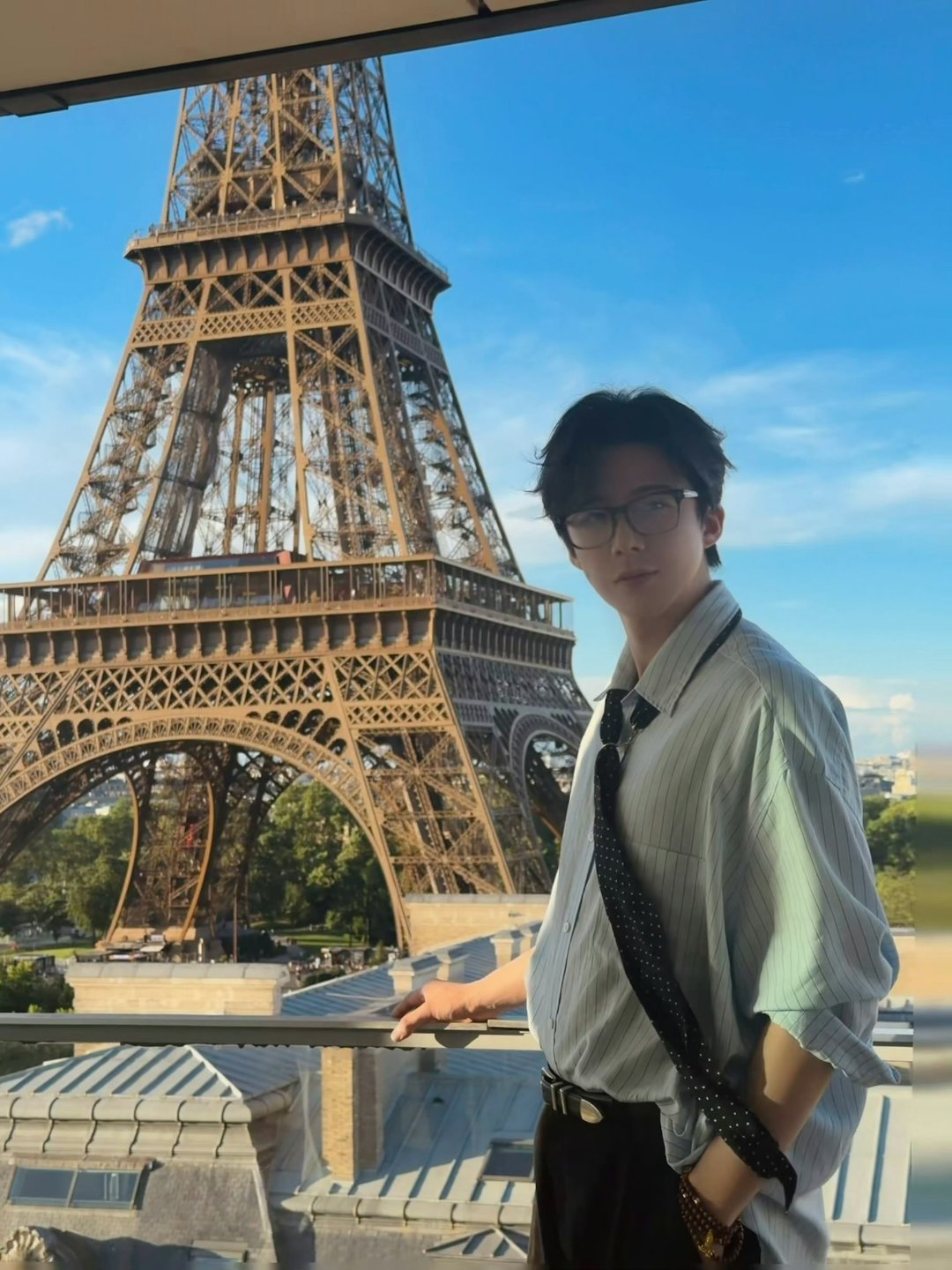 刘宇宁地球超新鲜 |刘宇宁 刘宇宁，余生再无倾城色，一草一木皆相思。我与春风皆过