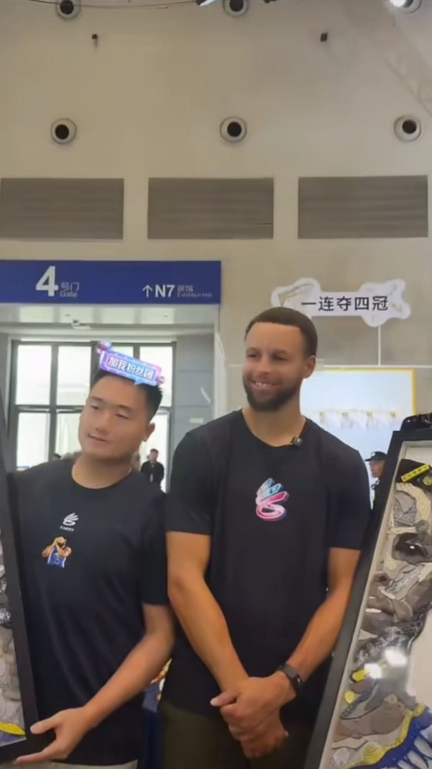 今天不聊别的，就聊聊重庆球迷给库里改的这几台“MVP战车”！这波痛车文化输出太强