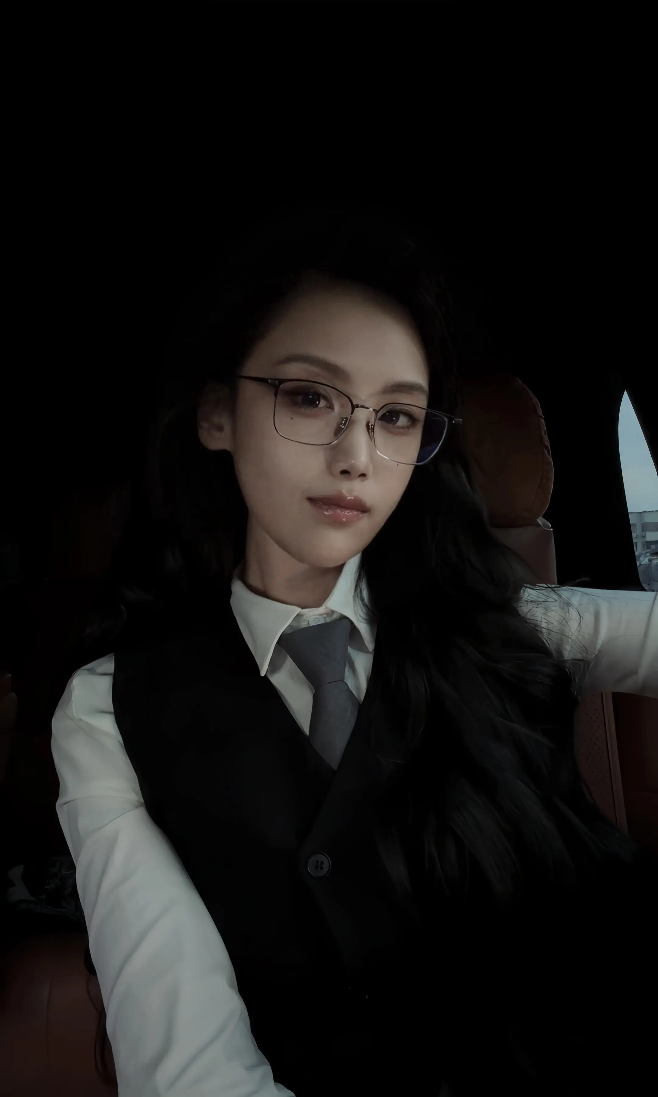 我当不了你梦中的女孩，我忙着成为极端父权社会的那个噩梦