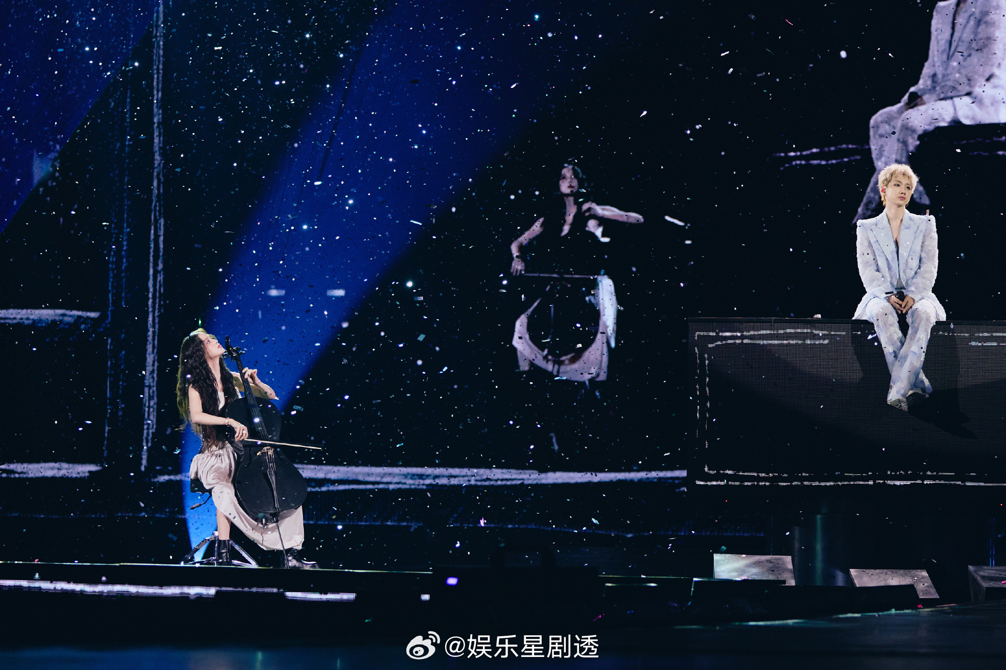 欧阳娜娜去了汪苏泷演唱会欧阳娜娜在汪苏泷演唱会美成这样 欧阳娜娜大提琴独奏《晴》