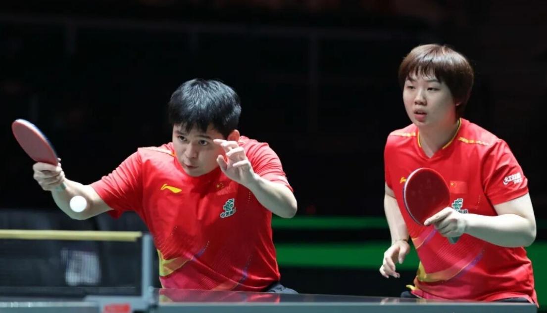 乒乓球成都混团世界杯小组赛昨天进行了最后一轮的比赛，中国队由林诗栋/蒯曼、王曼昱