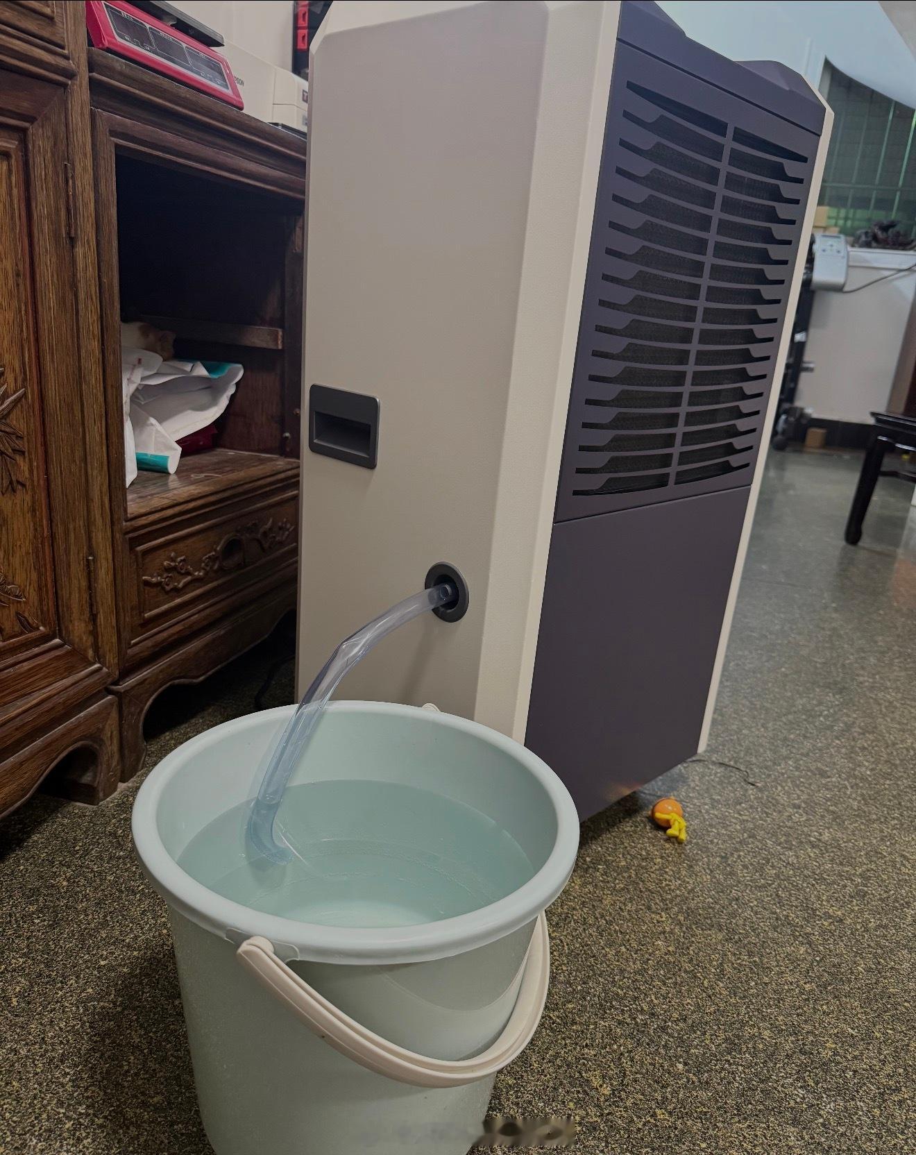 空调除湿模式能代替除湿机吗我感觉不行呀！不仅工作原理都不一样空调的祛湿模式更像是