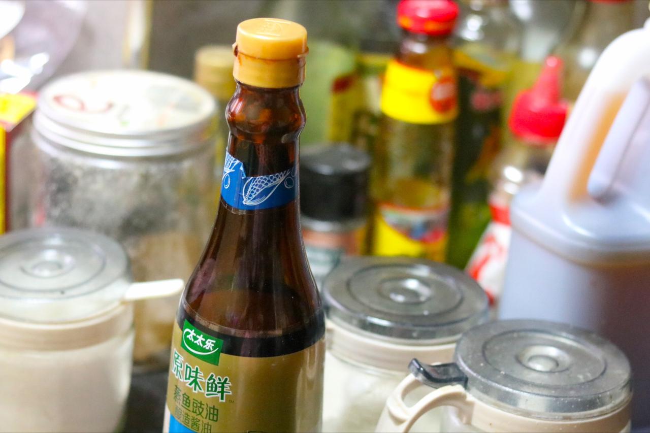买酱油时，瓶身出现这“3样”，都是劣质酱油，看看你家有吗？
在购买酱油时，瓶身上