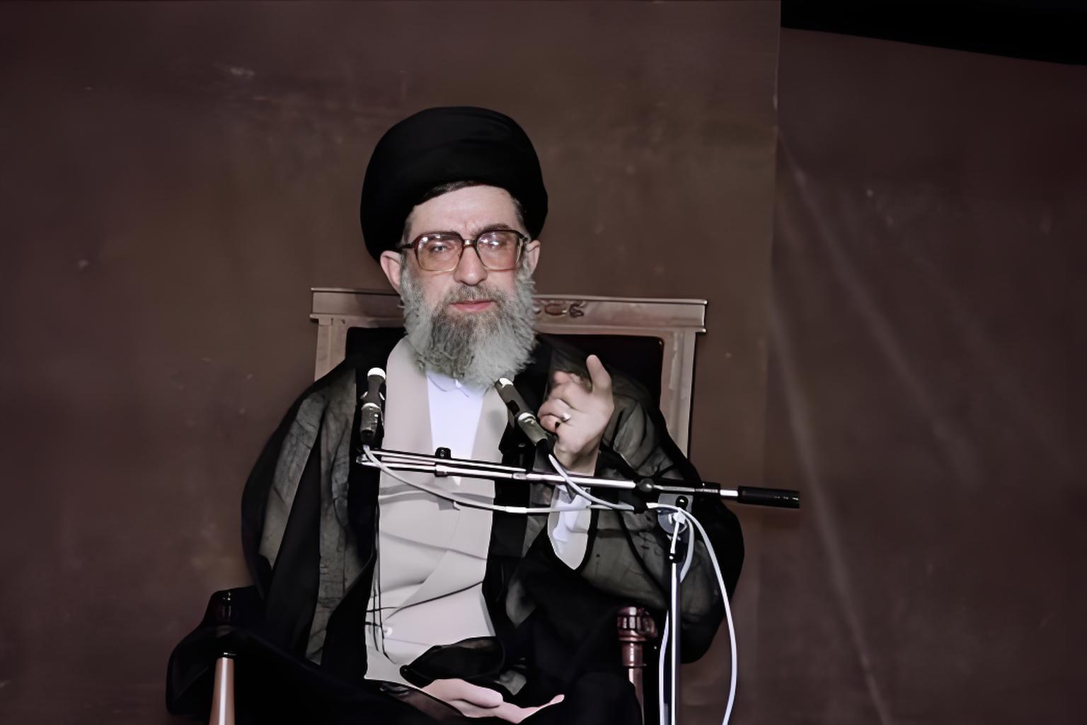 伊朗确定最高领袖候选人人是刚选上的，导弹是在路上的，不如选个亲美派上去，毕竟导弹