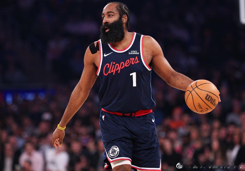 据此前名记Shams报道，詹姆斯·哈登被快船交易至骑士，加兰和一个次轮签则被送至