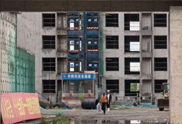 这一城中村改造项目封顶！村民道出心声：“眼看着楼一层层盖起来，心里踏实得很”