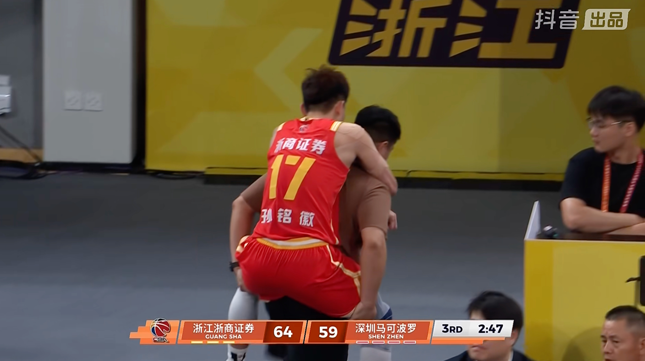 本来就是带伤复出的，希望孙铭徽没大碍广厦男篮vs深圳男篮cba季后赛