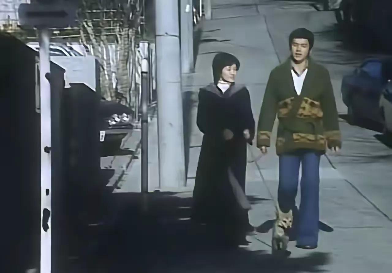 一生一世一双人，彼此都是对方的初恋，幸福的他们。
山口百惠，三浦友和。